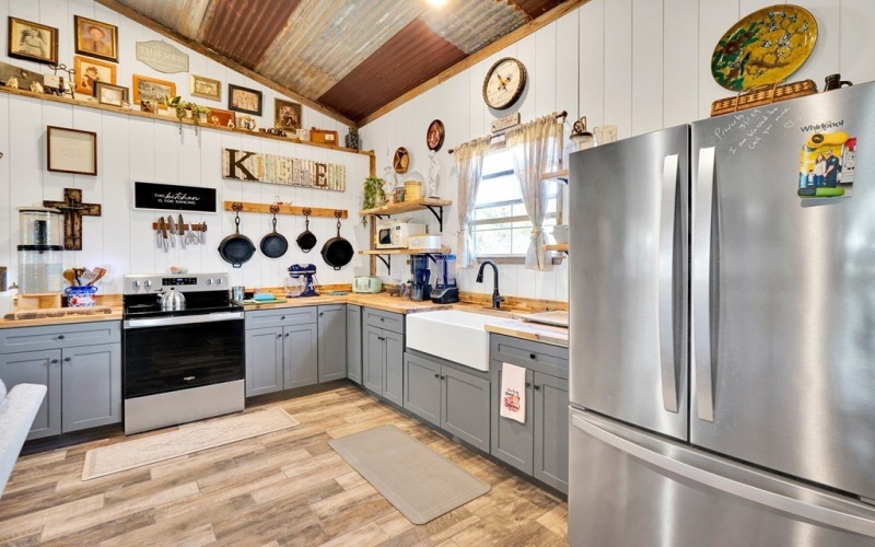 125 Valencia Dr, Kerrville, TX 78028, 5 Bedrooms Bedrooms, ,3 BathroomsBathrooms,Residential,For Sale,125 Valencia Dr,0,121041