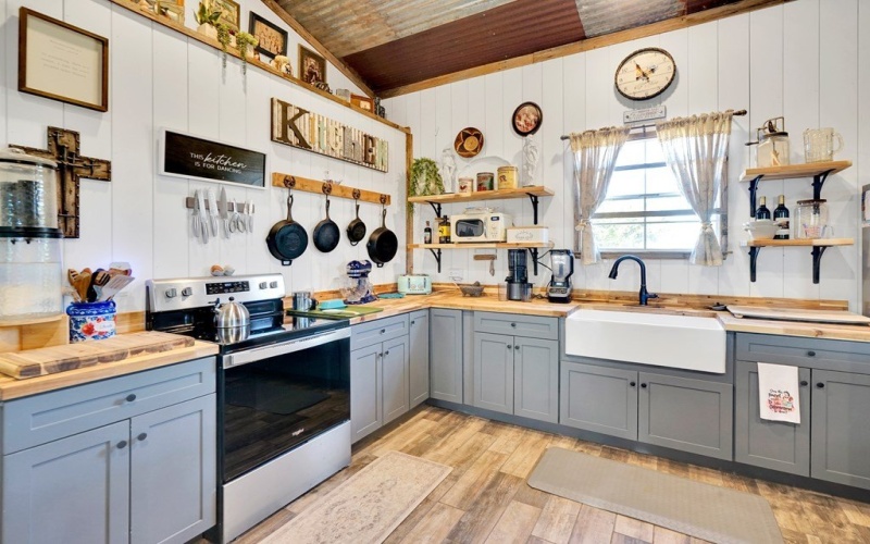 125 Valencia Dr, Kerrville, TX 78028, 5 Bedrooms Bedrooms, ,3 BathroomsBathrooms,Residential,For Sale,125 Valencia Dr,0,121041