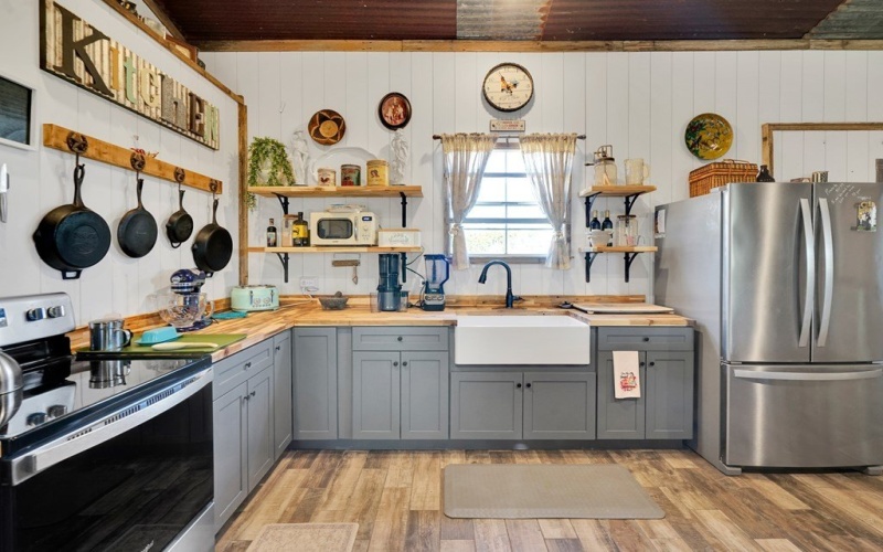 125 Valencia Dr, Kerrville, TX 78028, 5 Bedrooms Bedrooms, ,3 BathroomsBathrooms,Residential,For Sale,125 Valencia Dr,0,121041