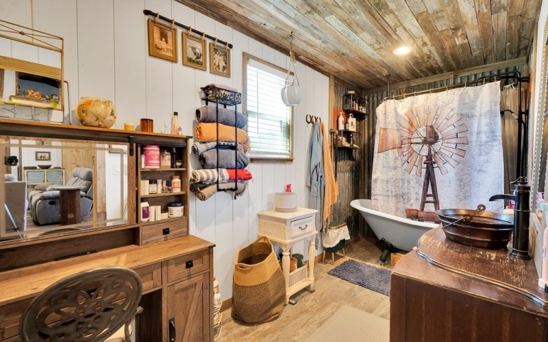 125 Valencia Dr, Kerrville, TX 78028, 5 Bedrooms Bedrooms, ,3 BathroomsBathrooms,Residential,For Sale,125 Valencia Dr,0,121041