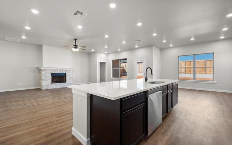 1204 E 31st Street, Wolfforth, TX 79382, 4 Habitaciones Habitaciones , ,3 BañosBaños,Residential,En Venta,1204 E 31st Street,202416021