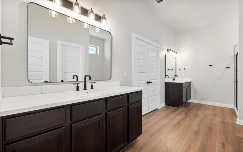 1204 E 31st Street, Wolfforth, TX 79382, 4 Habitaciones Habitaciones , ,3 BañosBaños,Residential,En Venta,1204 E 31st Street,202416021