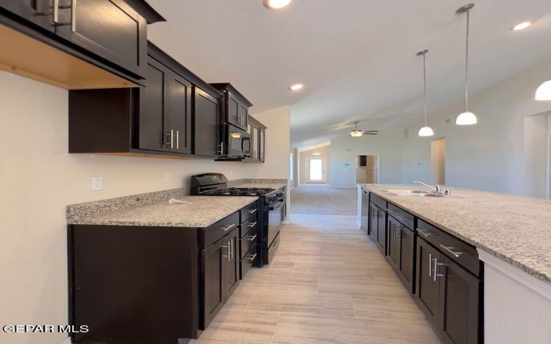 13861 Thunder Sky Avenue, El Paso, TX 79928, 4 Bedrooms Bedrooms, ,3 BathroomsBathrooms,Residential,For Sale,13861 Thunder Sky Avenue,0,935050