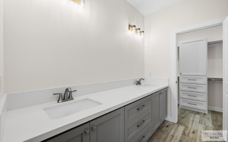 2924 ZEB DR, BROWNSVILLE, TX 78526, 3 Habitaciones Habitaciones , ,2 BañosBaños,Residential,En Venta,2924 ZEB DR,0,29770582