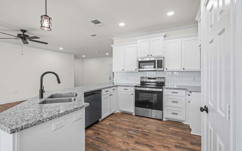 6921 17th Street, Lubbock, TX 79416, 3 Bedrooms Bedrooms, ,2 BathroomsBathrooms,Residential,For Sale,6921 17th Street,0,202564098