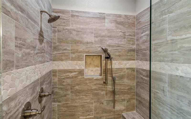 5126 Country Club Drive, Granbury, TX 76049, 4 Habitaciones Habitaciones , ,3 BañosBaños,Residential,En Venta,5126 Country Club Drive,0,21120859