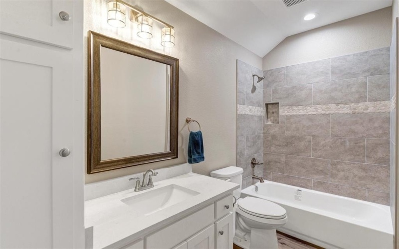 5126 Country Club Drive, Granbury, TX 76049, 4 Habitaciones Habitaciones , ,3 BañosBaños,Residential,En Venta,5126 Country Club Drive,0,21120859