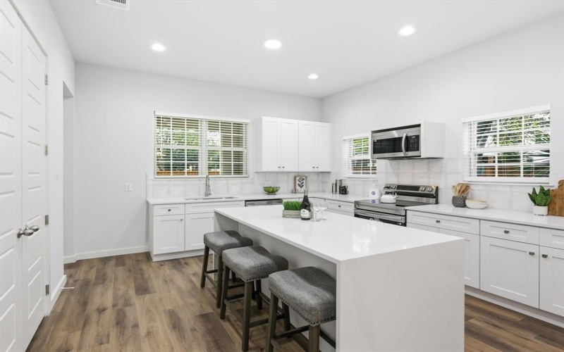 1130 Shaw Street, Dallas, TX 75212, 4 Bedrooms Bedrooms, ,3 BathroomsBathrooms,Residential,For Sale,1130 Shaw Street,0,21123381