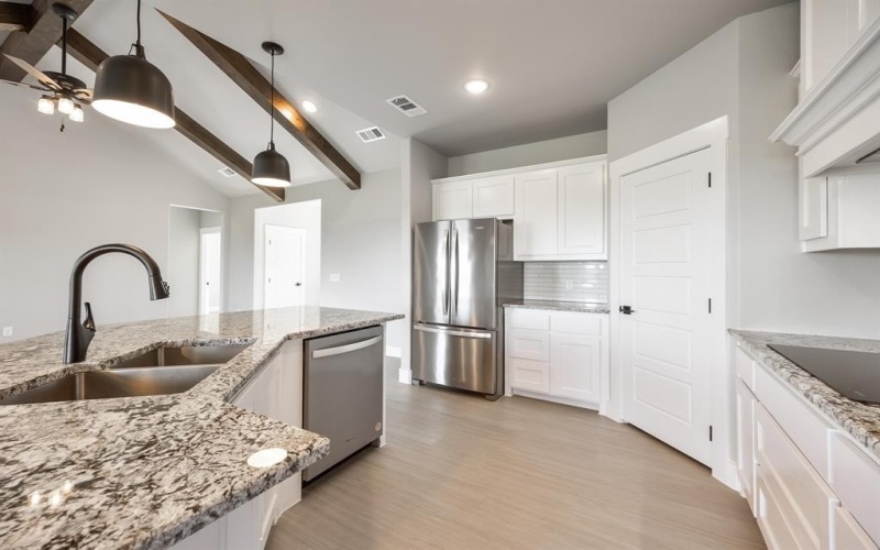 305 Caro Drive, West Tawakoni, TX 75474, 4 Habitaciones Habitaciones , ,2 BañosBaños,Residential,En Venta,305 Caro Drive,0,21130116