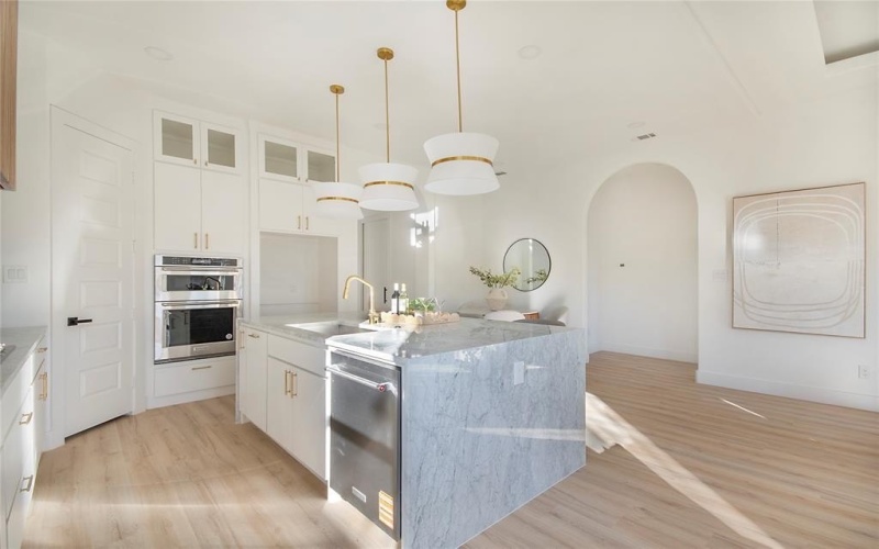 3902 Furey Street, Dallas, TX 75212, 5 Habitaciones Habitaciones , ,3 BañosBaños,Residential,En Venta,3902 Furey Street,0,21130406