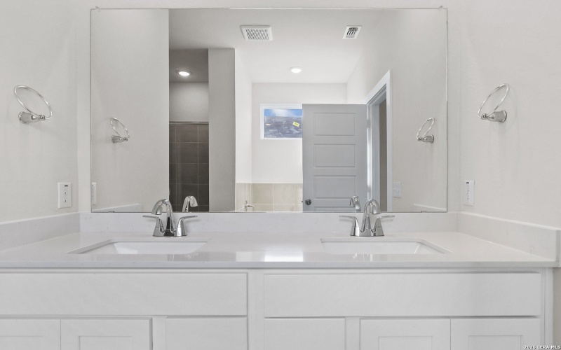 8114 CHAMPION CREEK, San Antonio, TX 78252, 3 Habitaciones Habitaciones , ,2 BañosBaños,Residential,En Venta,8114 CHAMPION CREEK,0,1927890