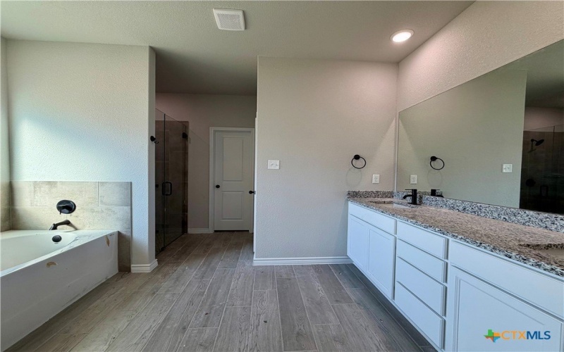 6905 Wizard Drive, Killeen, TX 76549, 4 Bedrooms Bedrooms, ,3 BathroomsBathrooms,Residential,For Sale,6905 Wizard Drive,0,598639