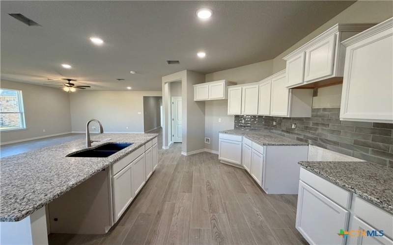 6905 Wizard Drive, Killeen, TX 76549, 4 Bedrooms Bedrooms, ,3 BathroomsBathrooms,Residential,For Sale,6905 Wizard Drive,0,598639