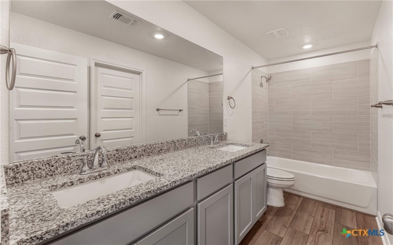 6107 Twistleaf Lane, Killeen, TX 76543, 6 Habitaciones Habitaciones , ,5 BañosBaños,Residential Multi Family,En Venta,6107 Twistleaf Lane,0,599893