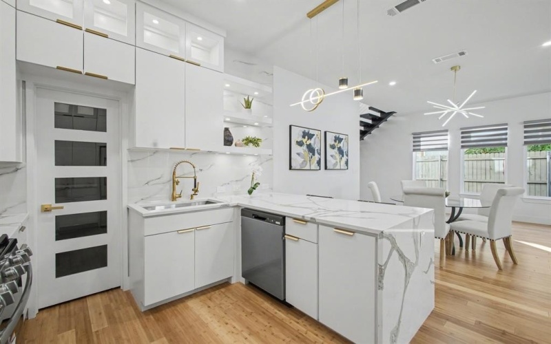 2015 Angelina Drive, Dallas, TX 75212, 4 Bedrooms Bedrooms, ,3 BathroomsBathrooms,Residential,For Sale,2015 Angelina Drive,0,21130662