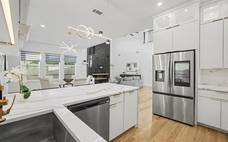 2015 Angelina Drive, Dallas, TX 75212, 4 Bedrooms Bedrooms, ,3 BathroomsBathrooms,Residential,For Sale,2015 Angelina Drive,0,21130662