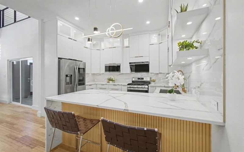 2015 Angelina Drive, Dallas, TX 75212, 4 Bedrooms Bedrooms, ,3 BathroomsBathrooms,Residential,For Sale,2015 Angelina Drive,0,21130662