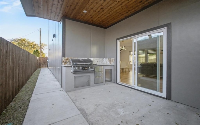 2015 Angelina Drive, Dallas, TX 75212, 4 Bedrooms Bedrooms, ,3 BathroomsBathrooms,Residential,For Sale,2015 Angelina Drive,0,21130662