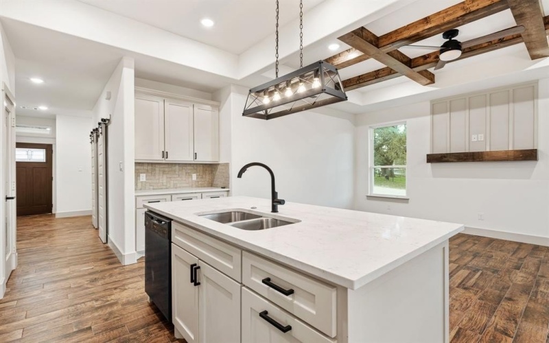 5901 S LAKESIDE HILLS Court, Granbury, TX 76048, 3 Habitaciones Habitaciones , ,2 BañosBaños,Residential,En Venta,5901 S LAKESIDE HILLS Court,0,21130799