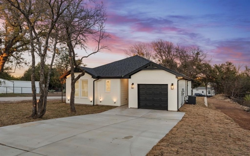 5901 S LAKESIDE HILLS Court, Granbury, TX 76048, 3 Habitaciones Habitaciones , ,2 BañosBaños,Residential,En Venta,5901 S LAKESIDE HILLS Court,0,21130799