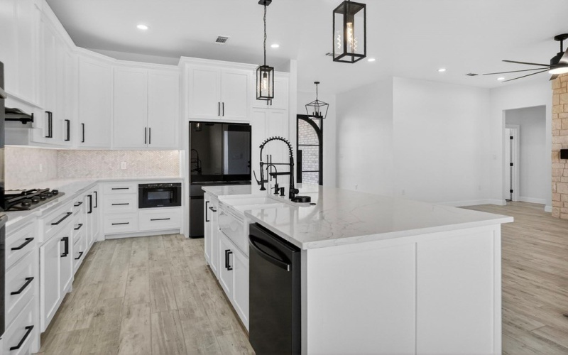 16161 N Pura Vida Ave, Gardendale, TX 79758, 4 Bedrooms Bedrooms, ,2 BathroomsBathrooms,Residential,For Sale,16161 N Pura Vida Ave,0,164991