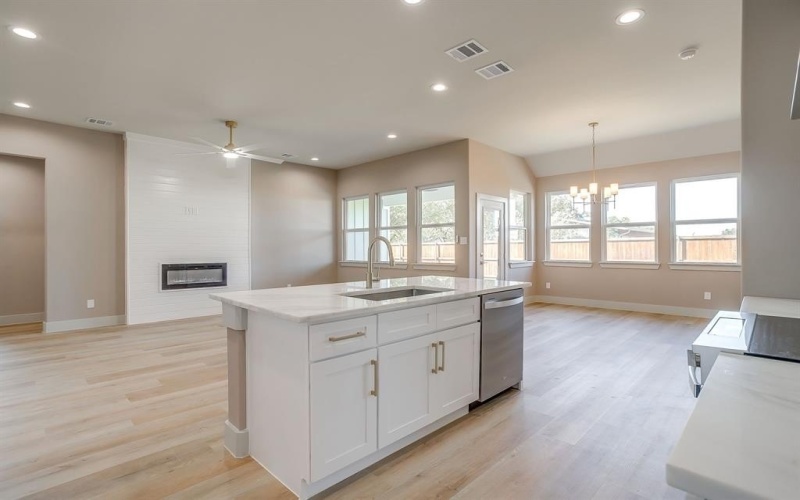 900 Cope Street, Mansfield, TX 76065, 4 Bedrooms Bedrooms, ,2 BathroomsBathrooms,Residential,For Sale,900 Cope Street,0,21012274