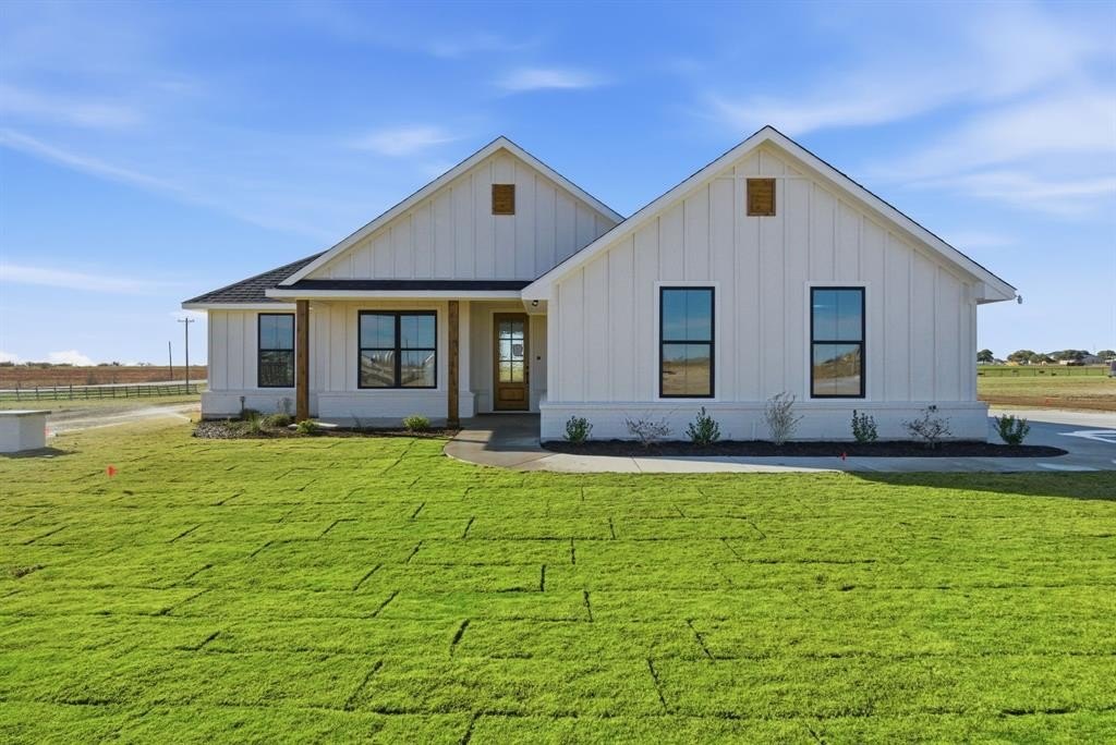 1001 Paramount Drive, Cresson, TX 76035, 3 Bedrooms Bedrooms, ,2 BathroomsBathrooms,Residential,For Sale,1001 Paramount Drive,0,21117107