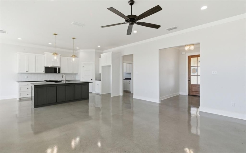 1001 Paramount Drive, Cresson, TX 76035, 3 Bedrooms Bedrooms, ,2 BathroomsBathrooms,Residential,For Sale,1001 Paramount Drive,0,21117107