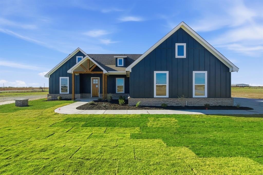 1005 Paramount Drive, Cresson, TX 76035, 3 Bedrooms Bedrooms, ,2 BathroomsBathrooms,Residential,For Sale,1005 Paramount Drive,0,21117121