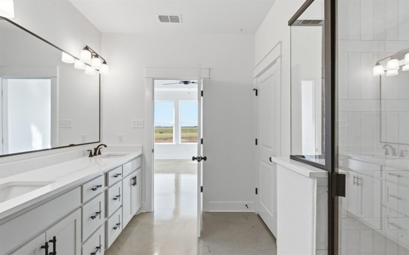 1005 Paramount Drive, Cresson, TX 76035, 3 Bedrooms Bedrooms, ,2 BathroomsBathrooms,Residential,For Sale,1005 Paramount Drive,0,21117121