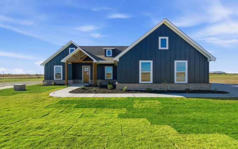 1005 Paramount Drive, Cresson, TX 76035, 3 Bedrooms Bedrooms, ,2 BathroomsBathrooms,Residential,For Sale,1005 Paramount Drive,0,21117121