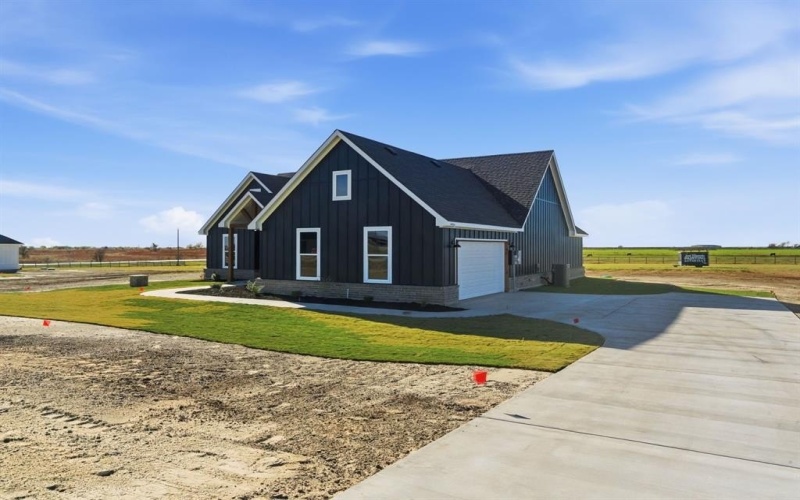 1005 Paramount Drive, Cresson, TX 76035, 3 Bedrooms Bedrooms, ,2 BathroomsBathrooms,Residential,For Sale,1005 Paramount Drive,0,21117121