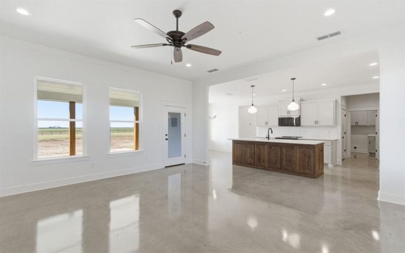 1005 Paramount Drive, Cresson, TX 76035, 3 Bedrooms Bedrooms, ,2 BathroomsBathrooms,Residential,For Sale,1005 Paramount Drive,0,21117121