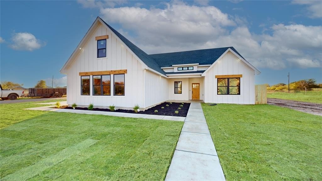 9228 Sunrise Drive, Fort Worth, TX 76134, 3 Bedrooms Bedrooms, ,2 BathroomsBathrooms,Residential,For Sale,9228 Sunrise Drive,0,21130677