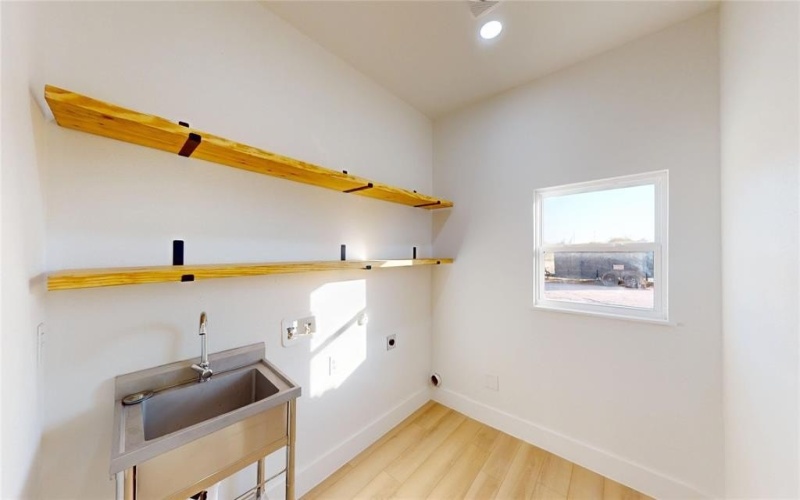 9228 Sunrise Drive, Fort Worth, TX 76134, 3 Bedrooms Bedrooms, ,2 BathroomsBathrooms,Residential,For Sale,9228 Sunrise Drive,0,21130677