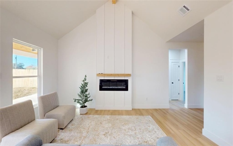 9228 Sunrise Drive, Fort Worth, TX 76134, 3 Bedrooms Bedrooms, ,2 BathroomsBathrooms,Residential,For Sale,9228 Sunrise Drive,0,21130677