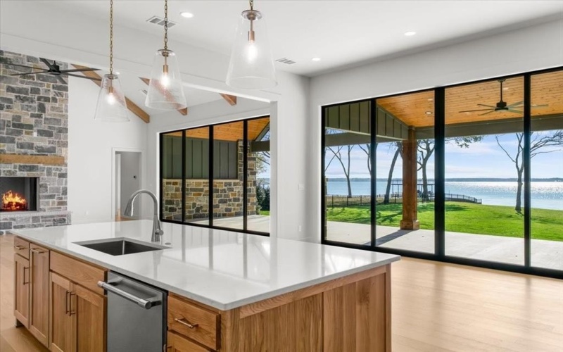 1194 The Shores Drive, Corsicana, TX 75109, 4 Bedrooms Bedrooms, ,5 BathroomsBathrooms,Residential,For Sale,1194 The Shores Drive,0,21131421