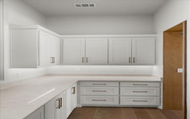 1194 The Shores Drive, Corsicana, TX 75109, 4 Bedrooms Bedrooms, ,5 BathroomsBathrooms,Residential,For Sale,1194 The Shores Drive,0,21131421