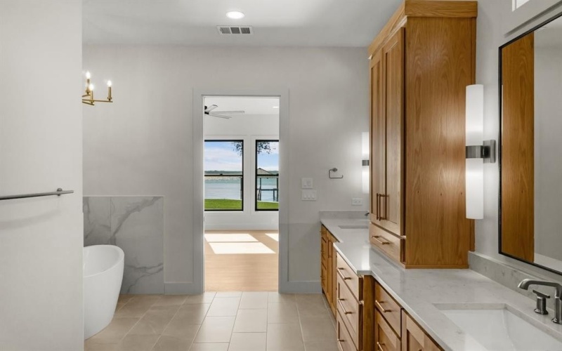 1194 The Shores Drive, Corsicana, TX 75109, 4 Bedrooms Bedrooms, ,5 BathroomsBathrooms,Residential,For Sale,1194 The Shores Drive,0,21131421