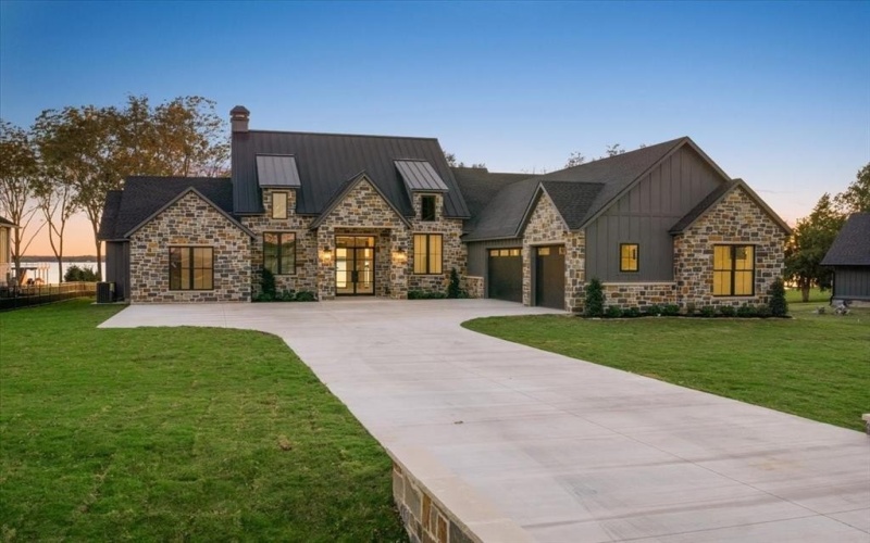 1194 The Shores Drive, Corsicana, TX 75109, 4 Bedrooms Bedrooms, ,5 BathroomsBathrooms,Residential,For Sale,1194 The Shores Drive,0,21131421