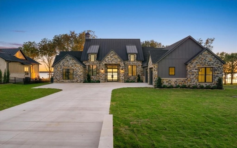 1194 The Shores Drive, Corsicana, TX 75109, 4 Bedrooms Bedrooms, ,5 BathroomsBathrooms,Residential,For Sale,1194 The Shores Drive,0,21131421