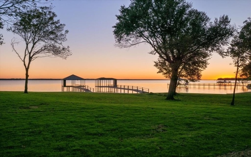 1194 The Shores Drive, Corsicana, TX 75109, 4 Bedrooms Bedrooms, ,5 BathroomsBathrooms,Residential,For Sale,1194 The Shores Drive,0,21131421