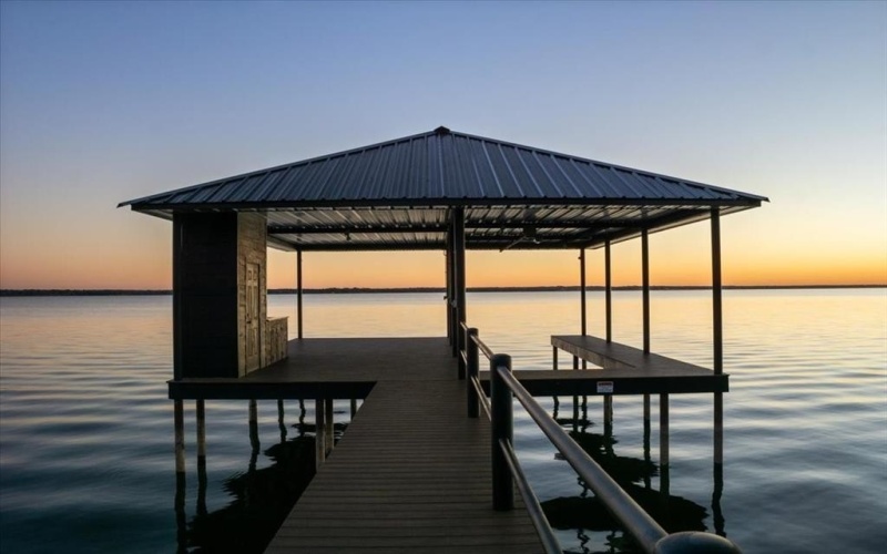 1194 The Shores Drive, Corsicana, TX 75109, 4 Bedrooms Bedrooms, ,5 BathroomsBathrooms,Residential,For Sale,1194 The Shores Drive,0,21131421