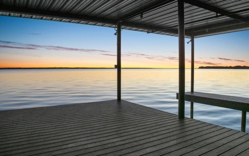 1194 The Shores Drive, Corsicana, TX 75109, 4 Bedrooms Bedrooms, ,5 BathroomsBathrooms,Residential,For Sale,1194 The Shores Drive,0,21131421