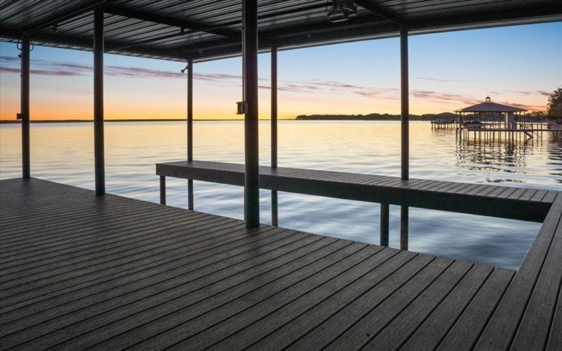 1194 The Shores Drive, Corsicana, TX 75109, 4 Bedrooms Bedrooms, ,5 BathroomsBathrooms,Residential,For Sale,1194 The Shores Drive,0,21131421