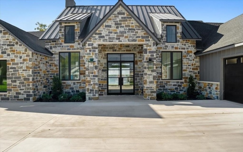 1194 The Shores Drive, Corsicana, TX 75109, 4 Bedrooms Bedrooms, ,5 BathroomsBathrooms,Residential,For Sale,1194 The Shores Drive,0,21131421