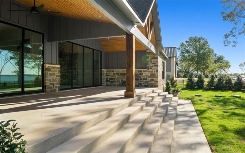 1194 The Shores Drive, Corsicana, TX 75109, 4 Bedrooms Bedrooms, ,5 BathroomsBathrooms,Residential,For Sale,1194 The Shores Drive,0,21131421