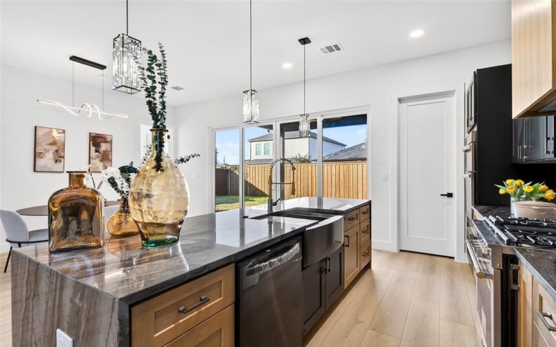 1843 Dennison Street, Dallas, TX 75212, 4 Bedrooms Bedrooms, ,3 BathroomsBathrooms,Residential,For Sale,1843 Dennison Street,0,21131466