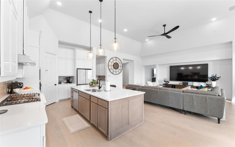 1901 Rockwood Lane, Mansfield, TX 76063, 6 Bedrooms Bedrooms, ,3 BathroomsBathrooms,Residential,For Sale,1901 Rockwood Lane,0,21131502