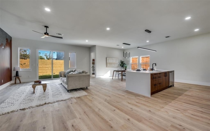 3314 NAVARO Street, Dallas, TX 75212, 4 Habitaciones Habitaciones , ,3 BañosBaños,Residential,En Venta,3314 NAVARO Street,0,21131710